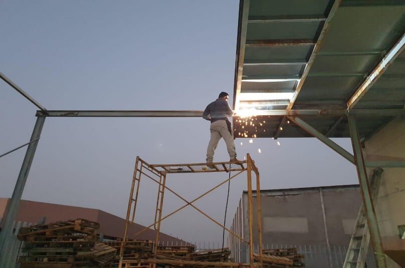 خدمات الحدادة والهناجر مع شركة تكامل طيبة للمقاولات