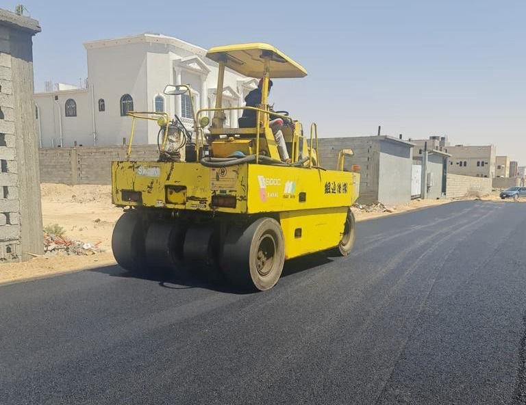 تقديم خدمات سفلتة الطرق والممرات
